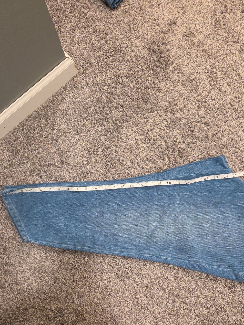 Belle by Kim Gravel Lightwash Pull on Asymetrical Hem Capri Jeans Size 14 - Picture 3 of 6